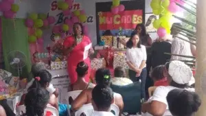 Mucades agasaja a más de 100 madres en Boca Chica