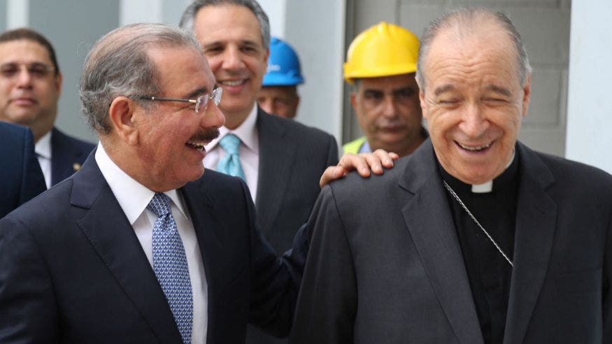 Danilo Medina felicita a López Rodríguez por 25 aniversario como Cardenal