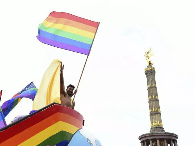 Berlín celebra el día del orgullo gay con un llamado a la tolerancia