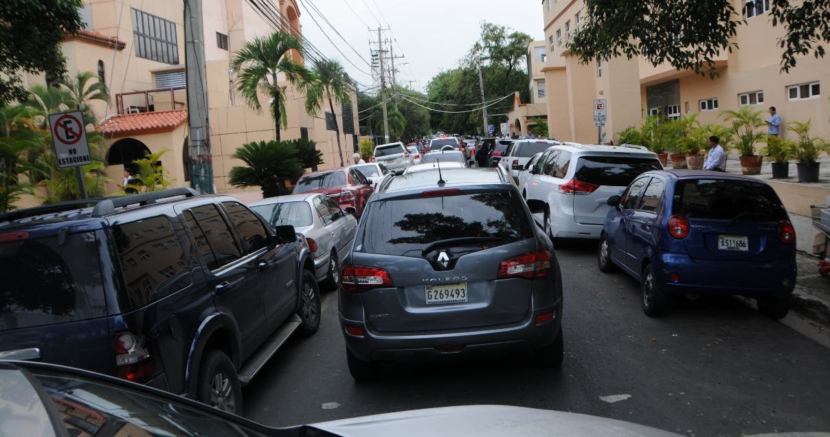 Falta estacionamientos en clínicas enoja a pacientes