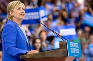 Los universitarios le dan apoyo a Clinton