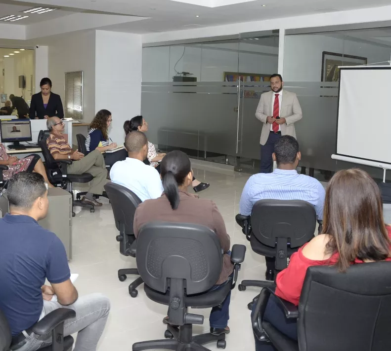 La ONE entrena personal de EL DÍA en manejo de datos