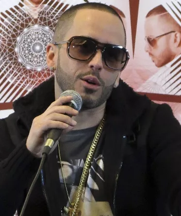 Yandel estrena  a “Nunca me olvides”