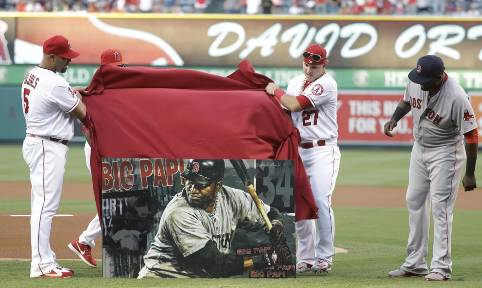 Mike  Scioscia ve a David Ortiz en Salón de la  Fama