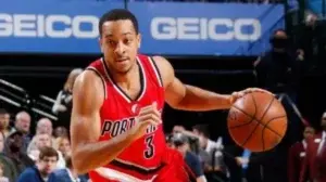 Escolta estrella McCollum y los Blazers pactan