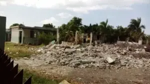 Edificio aloja Comedores Económicos en Puerto Plata es demolido