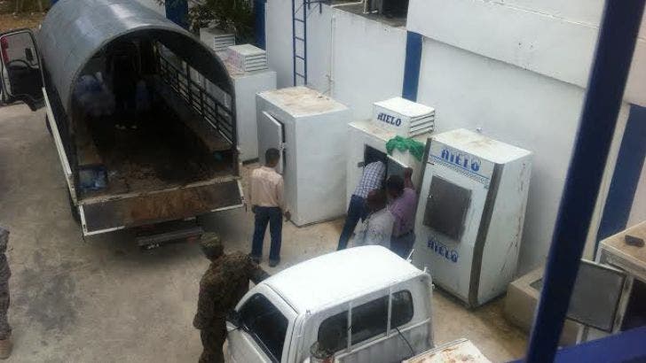 Procuraduría y Salud Pública cierran dos procesadoras de hielo en Santo Domingo Este