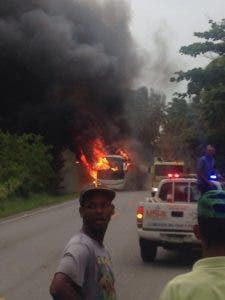 Accidente en Nagua deja al menos seis muertos y 17 personas heridas