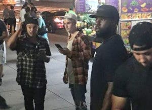 Justin Bieber juega Pokemon Go en el alto Manhattan