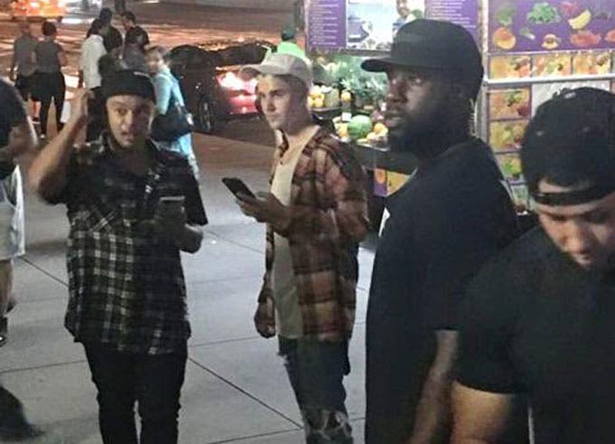 Justin Bieber juega Pokemon Go en el alto Manhattan