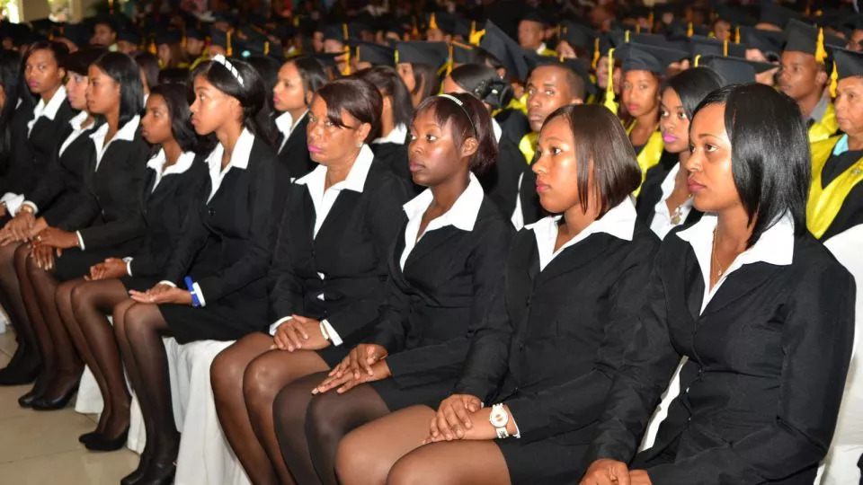 Escuelas Vocacionales de las Fuerzas Armadas gradúan 793 jóvenes