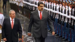 Maduro ha tratado de mantener la relación especial con Cuba que empezó en el gobierno de Cjávez 