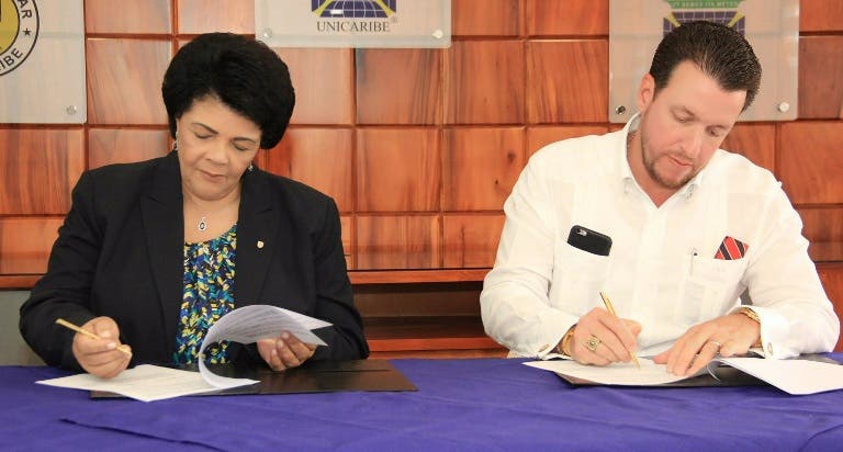 FUNDAPEC y UNICARIBE firman acuerdo para el mejoramiento académico