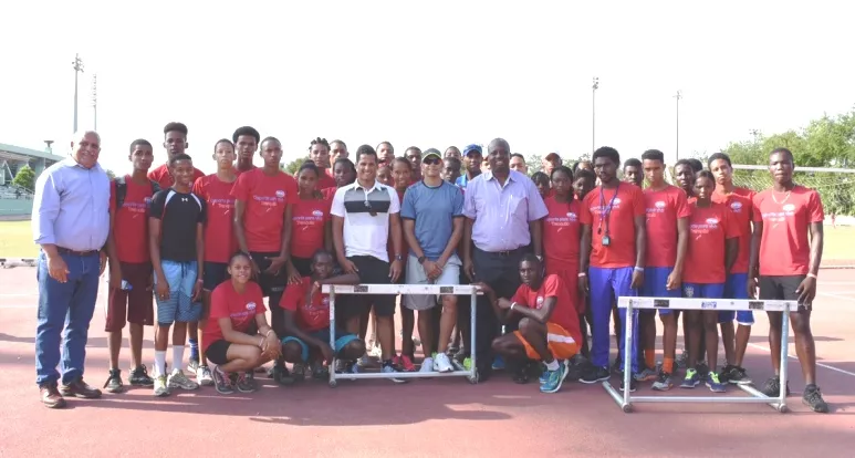 Félix Sánchez encabeza Campamento Atletismo con 40 atletas de 400 metros con vallas en el Olímpico