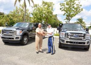 EE.UU dona dos camionetas a la Armada de República Dominicana