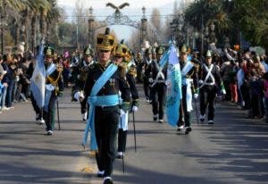 Argentina termina con desfile militar actos por 200 años de Independencia, sin Macri