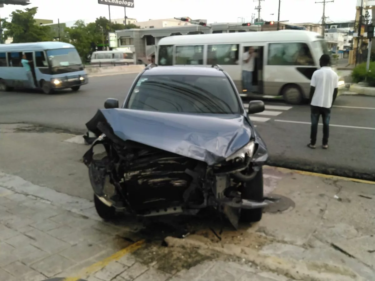 Edith Febles sufre accidente de tránsito; resulta ilesa