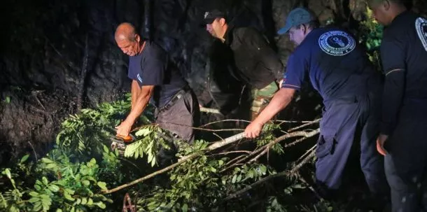 Paso de onda tropical sobre Puerto Rico deja inundaciones e interrupción eléctrica