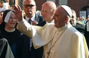 El papa pide en Polonia una Iglesia “abierta y tierna” con los débiles