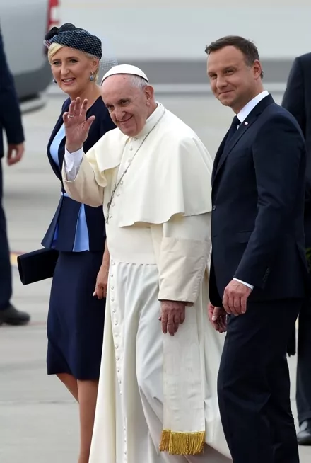 El papa Francisco aterriza en Cracovia para asistir a la Jornada de la Juventud 2016