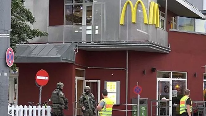 restaurante-McDonalds-ubicado-centro-comercial_LPRIMA20160722_0114_34