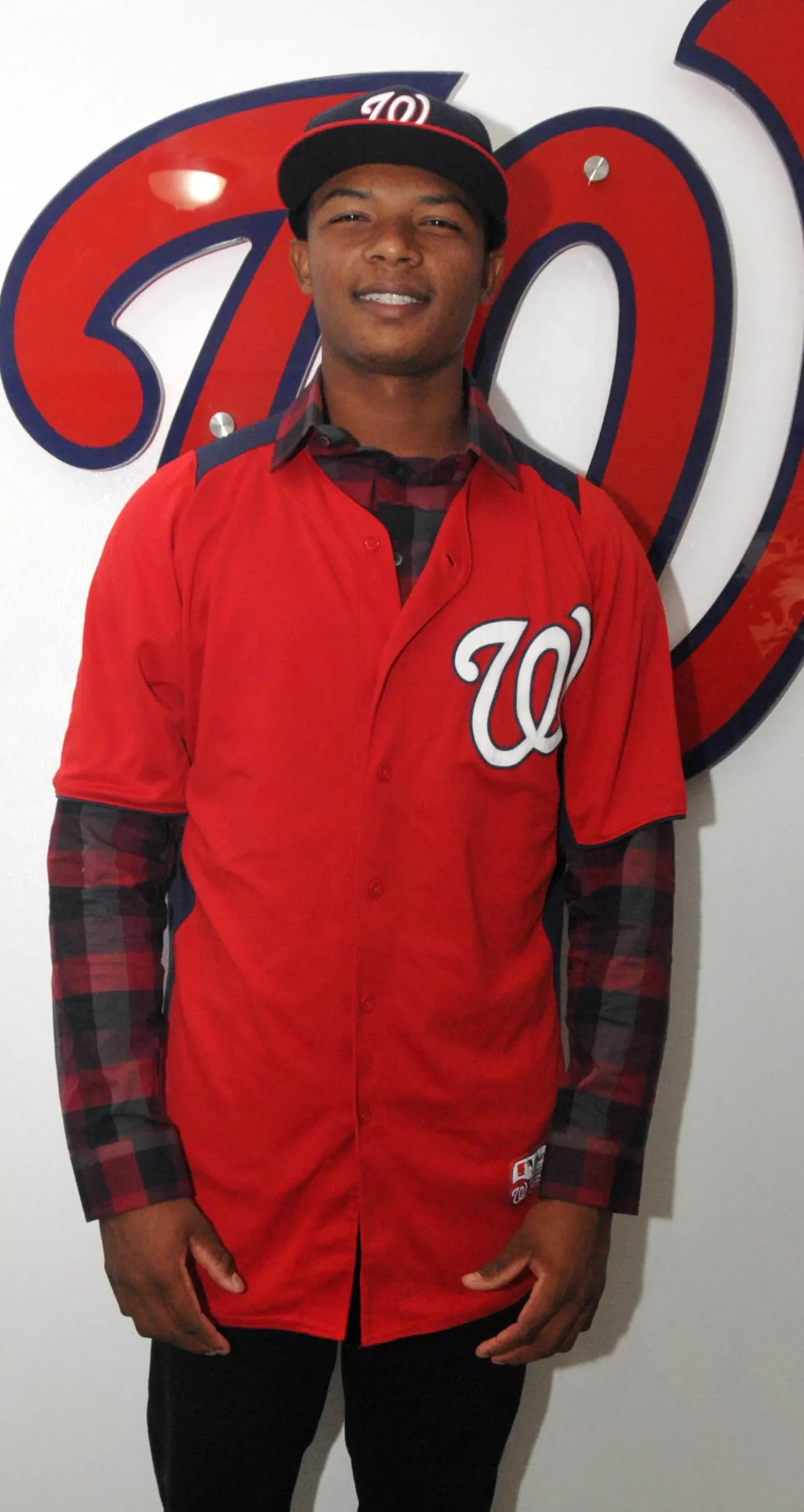 silueta    Yasel Antuna,p01