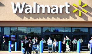 Walmart dará a empleados ayuda para estudios universitarios