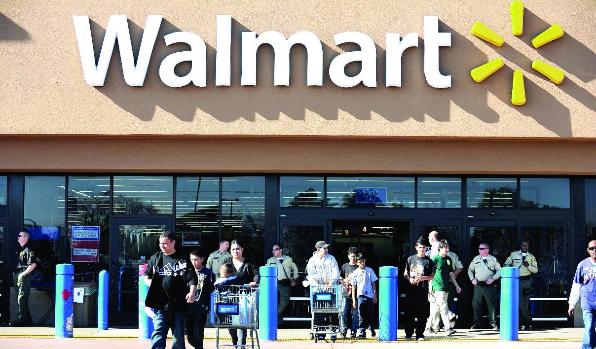 Walmart dará a empleados ayuda para estudios universitarios