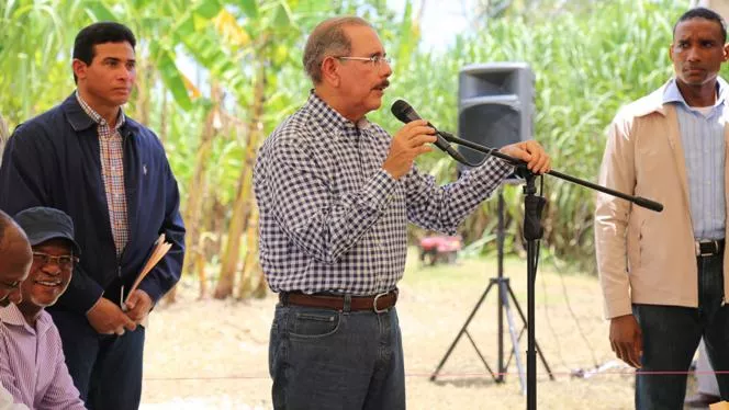 Danilo Medina realiza primera visita sorpresa de nueva gestión a colonos azucareros