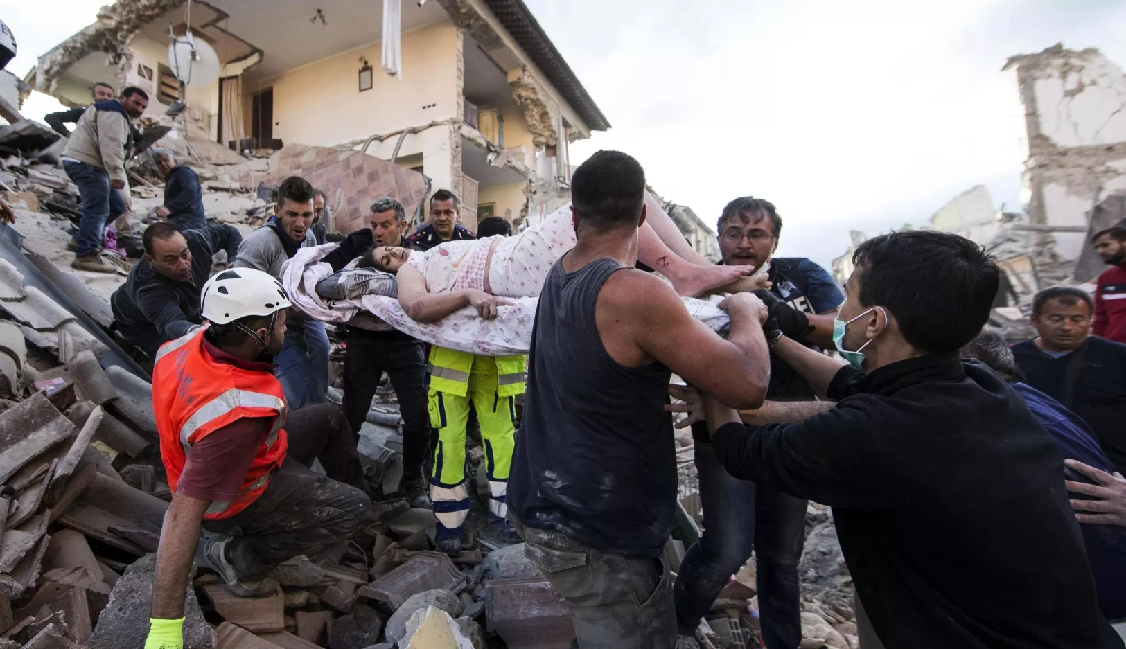 Se elevan a 159 los  muertos en terremoto devastó centro Italia