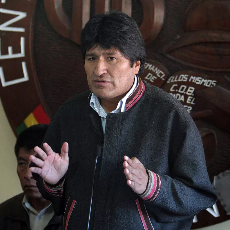 Evo Morales critica países con ejércitos subordinados