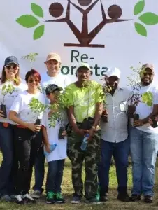 Gildan siembra más de 15 mil plantas en el país