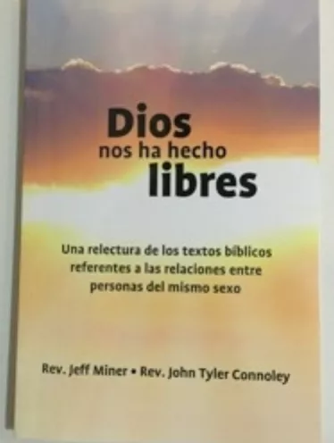 Otras Ovejas con libro sobre textos bíblicos