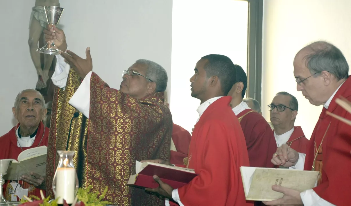 Monseñor Ozoria insta sacerdotes a ser más trabajadores