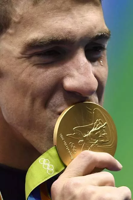 Phelps gana su 19na medalla olímpica de oro con un relevo