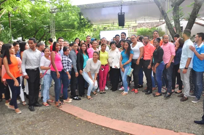 Jóvenes  becados  reconocen a Ligia Amado Melo