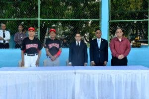 Mariano Germán inaugura XVIII torneo softball del Poder Judicial