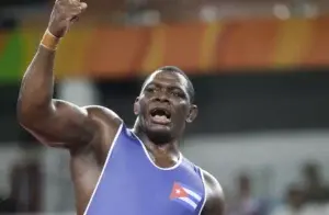 El luchador cubano Mijaín López gana su tercer oro olímpico consecutivo