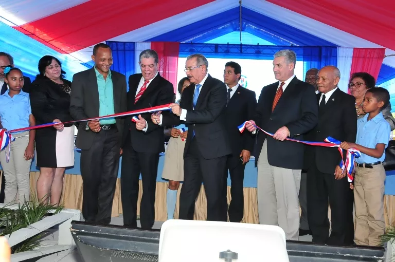 Danilo Medina inaugura 5 centros educativos en San Juan