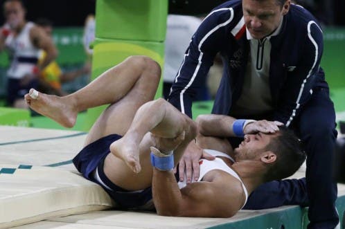 El gimnasta francés Ait Said, operado con éxito de la pierna izquierda