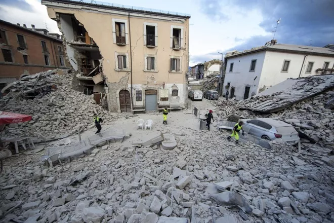 Aumenta a  62 número de muertos tras el terremoto en el centro de Italia