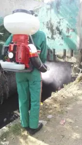 Obras Públicas fumiga viviendas en jornada contra el Zika