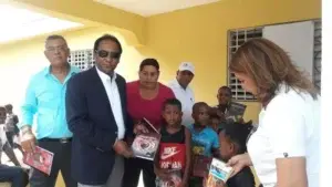 Fundación Sila Ozuna entrega útiles escolares a niños