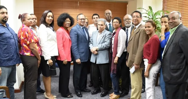 Servicio Nacional de Salud recibe al Colegio Médico