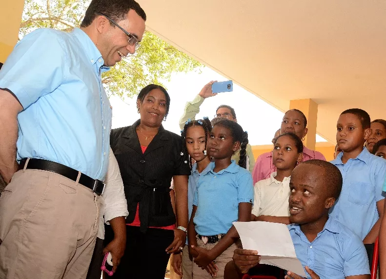 Navarro visita escuelas rurales