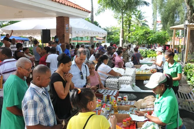 Inespre realiza mercados de productores en Herrera, Villa Mella y Villa Faro