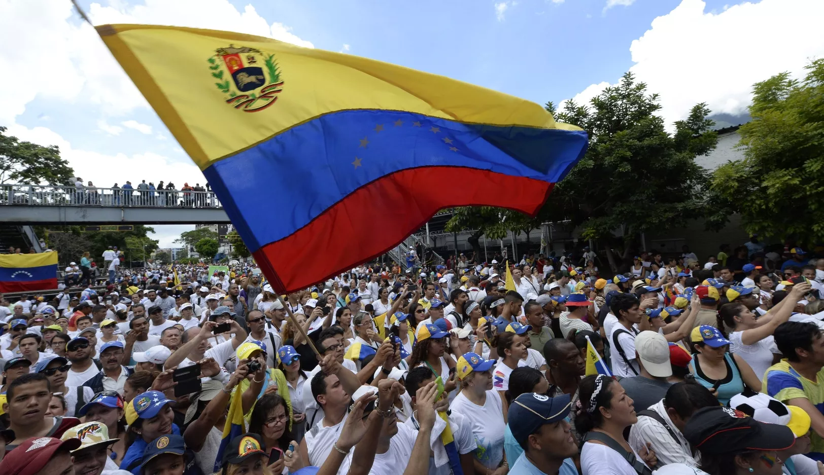 Marcha en Venezuela reúne a miles a favor de revocatorio