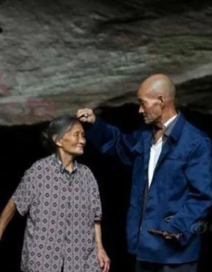 Ancianos llevan 54 años viviendo en una cueva