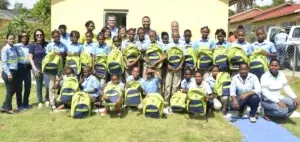 Argos Dominicana dona kit escolar a estudiantes