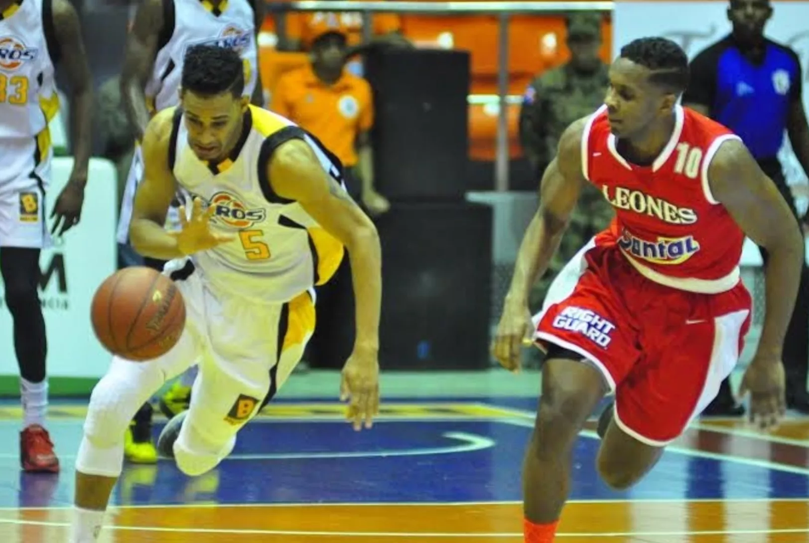 Metros pican delante serie final torneo LNB